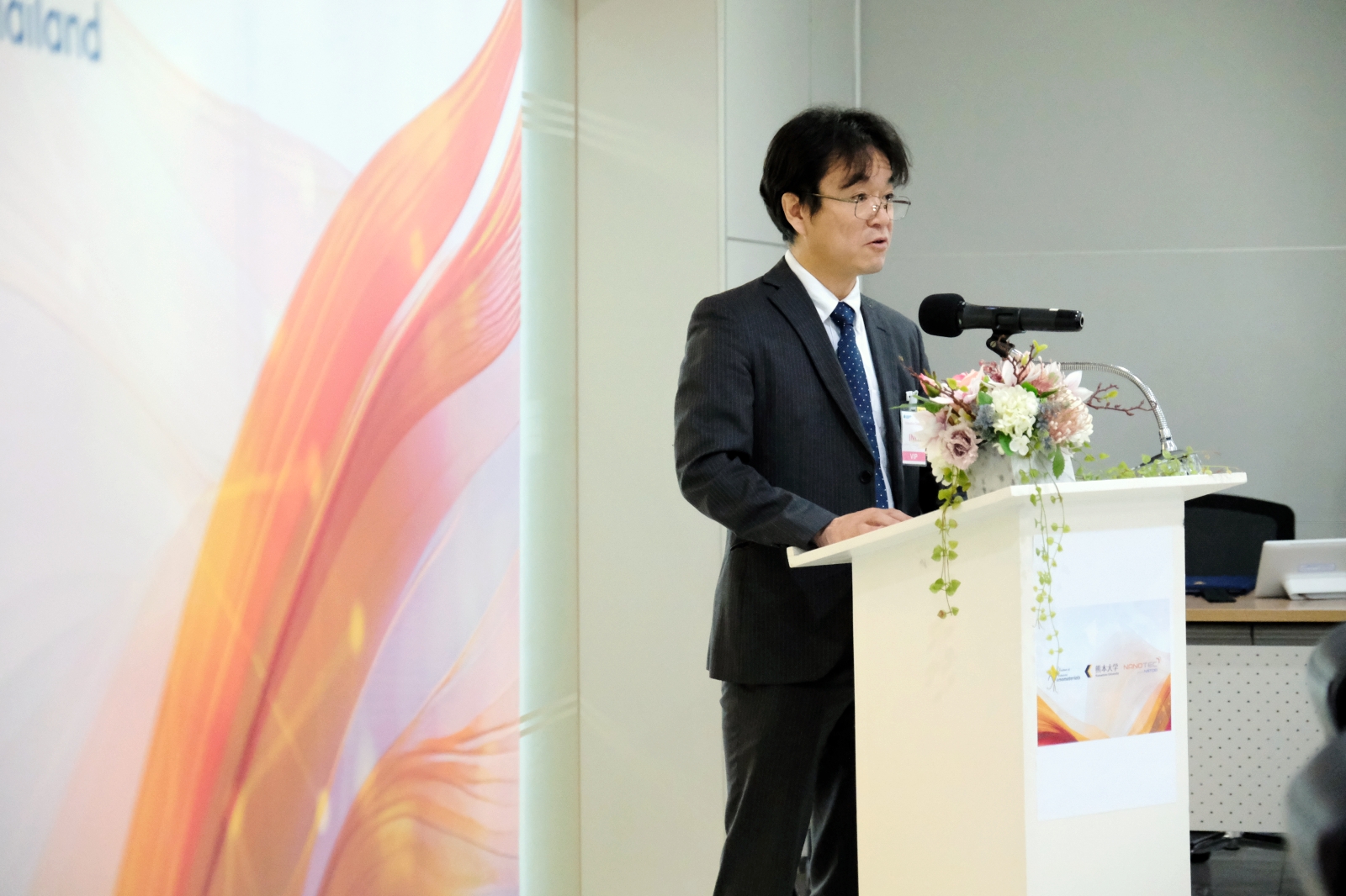 ภาพ Prof. Shintaro Ida ผู้อำนวยการ Institute of Industrial Nanomaterials Kumamoto University กล่าวถึงความร่วมมือ